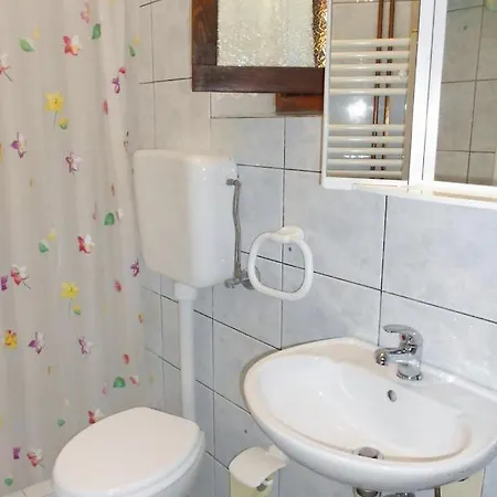 With A Parking Space - 7984 アパート