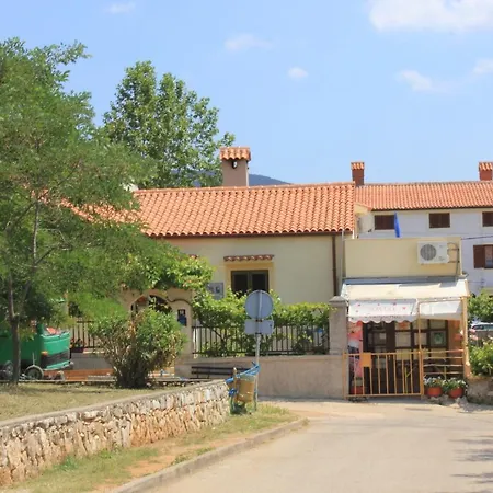 With A Parking Space - 7984 *