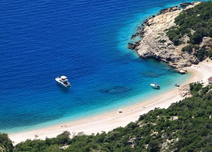 With A Parking Space - 7984