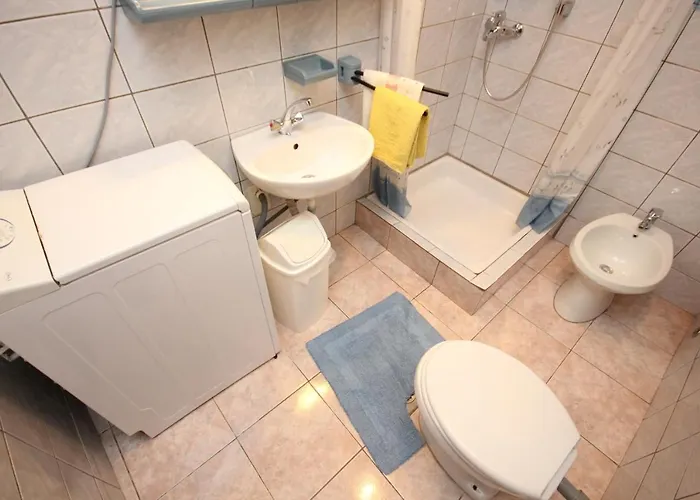 With A Parking Space - 7984 *