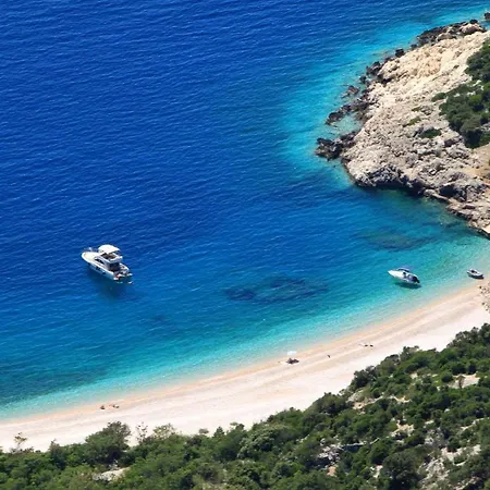 With A Parking Space - 7984