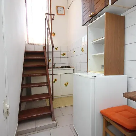 With A Parking Space - 7984 아파트 *