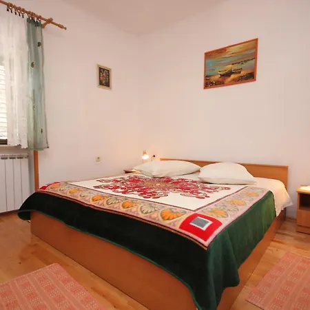 With A Parking Space - 7984 크레스